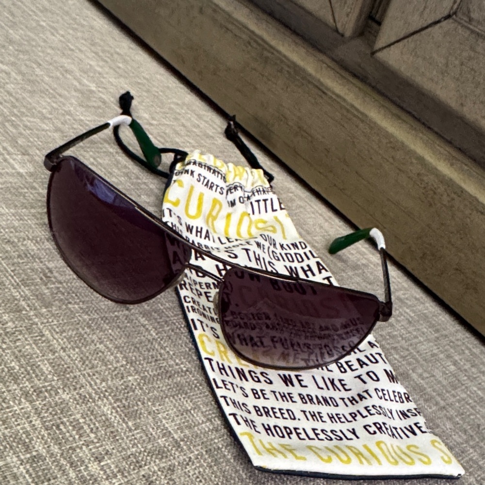 Fossil Aviator Sunglasses with soft case